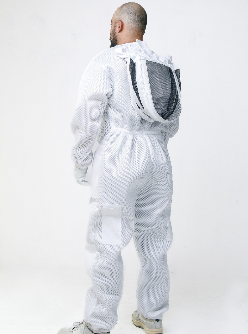 AirFlow Pro beekeeping suit equipped with Gloves and Detachable Fencing Veil Side Look.